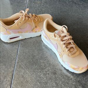 Nike Women's Beige and Pink Sneakers